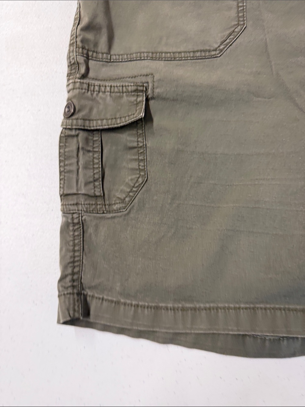 Lee Women's Olive Green Cargo Shorts - Picture 5 of 5